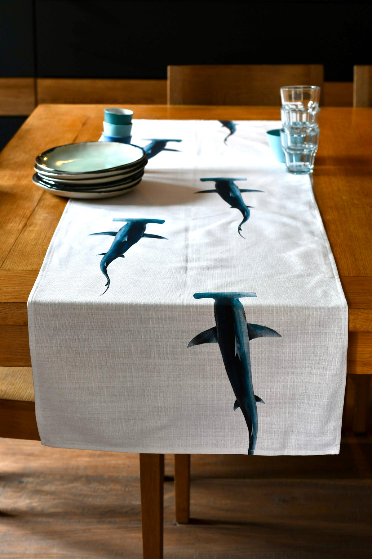 Chemin de table en coton : Les Requins Marteaux