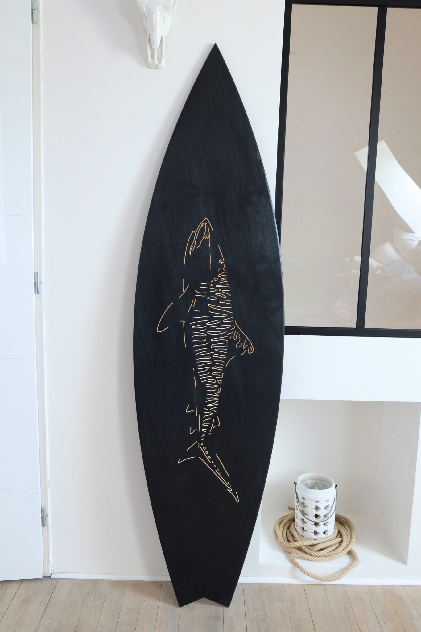 Planche de surf déco en bois : Le Requin Tigre